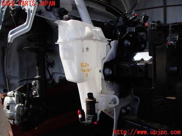 2UPJ-26806791]ヤリス(YARIS) ハイブリッド(MXPH15)ウォッシャータンク1 中古_m0003.jpg
