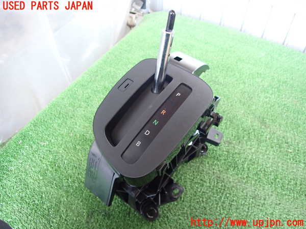 2UPJ-26807555]ヤリス(YARIS) ハイブリッド(MXPH15)ATシフトレバー 中古_m0001.jpg