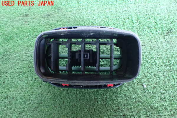 2UPJ-26807528]ヤリス(YARIS) ハイブリッド(MXPH15)エアコン吹き出し口3 (右) 中古_m0003.jpg