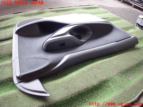 2UPJ-26801264]ヤリス(YARIS) ハイブリッド(MXPH15)左前ドア内張り 中古_m0003.jpg