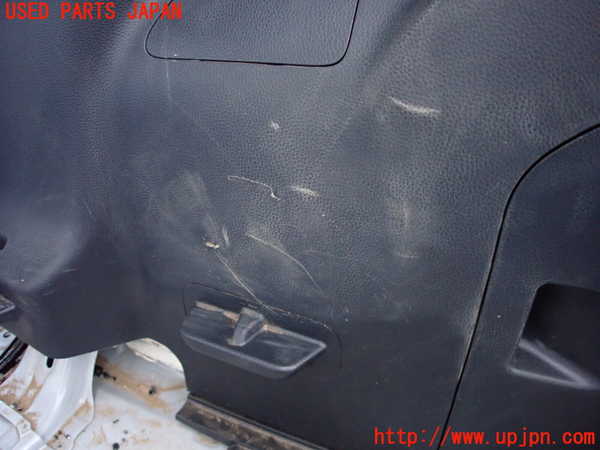5UPJ-26807675]ヤリス(YARIS) ハイブリッド(MXPH15)右リアピラートリム 【ジャンク品】 中古_m0004.jpg