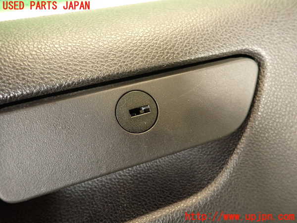 2UPJ-26817516]エクスプローラー(1FMHK9)グローブボックス1 【ジャンク品】 中古_m0002.jpg