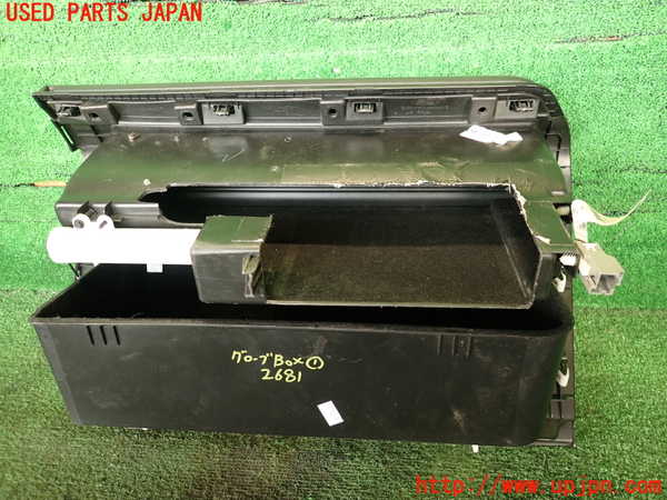 2UPJ-26817516]エクスプローラー(1FMHK9)グローブボックス1 【ジャンク品】 中古_m0004.jpg