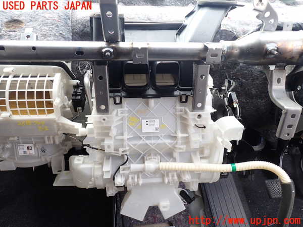 1UPJ-26856081]ノア(ヴォクシー)(ZRR80W)エバポレーター1 中古_m0001.jpg