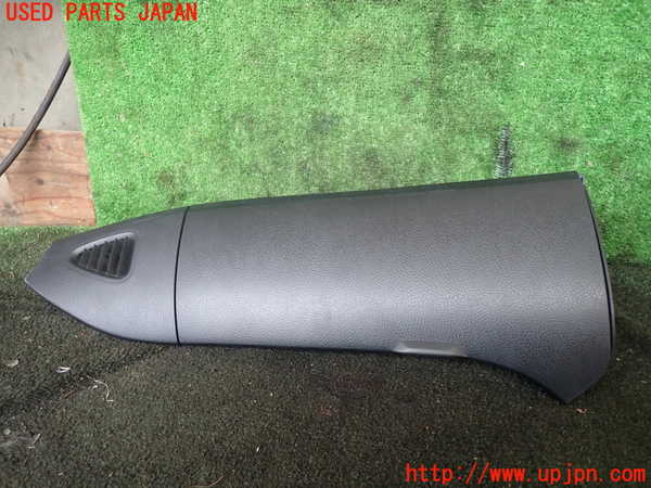 5UPJ-26857516]ノア(ヴォクシー)(ZRR80W)グローブボックス1 (上側) 中古_m0001.jpg