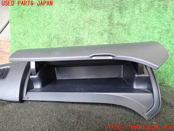 5UPJ-26857516]ノア(ヴォクシー)(ZRR80W)グローブボックス1 (上側) 中古_m0002.jpg