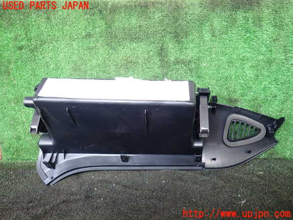 5UPJ-26857516]ノア(ヴォクシー)(ZRR80W)グローブボックス1 (上側) 中古_m0003.jpg