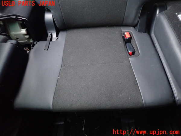 5UPJ-26857235]ノア(ヴォクシー)(ZRR80W)右3列目シート 中古_m0003.jpg