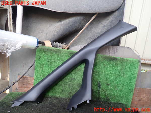 5UPJ-26857655]ノア(ヴォクシー)(ZRR80W)右フロントピラートリム 中古_m0001.jpg