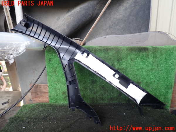 5UPJ-26857655]ノア(ヴォクシー)(ZRR80W)右フロントピラートリム 中古_m0002.jpg