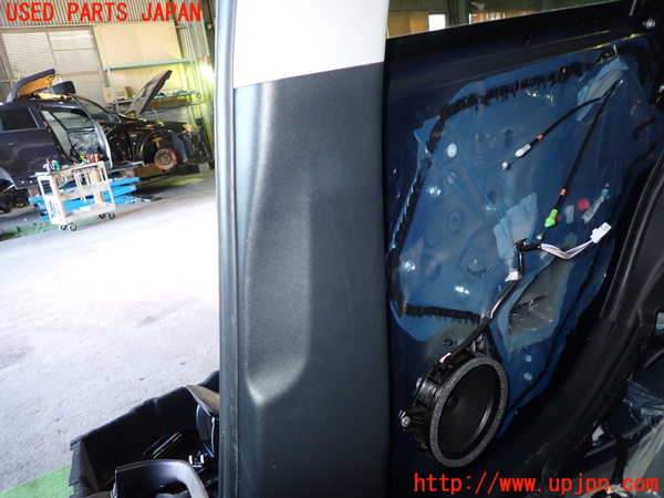 5UPJ-26877665]アクア(AQUA)(NHP10)右センターピラートリム 中古_m0003.jpg