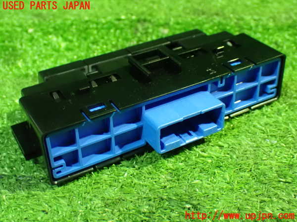 1UPJ-26886311]レクサス・RX450h(GYL20W)スイッチ6 (ステアリングヒーター) 中古_m0002.jpg