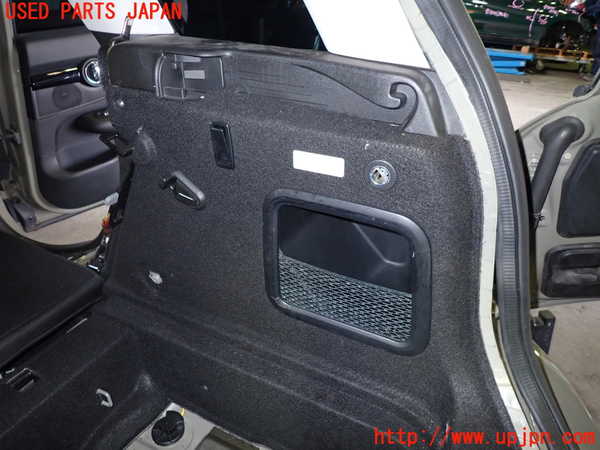 1UPJ-26907675]BMW ミニ(MINI)クーパーD クラブマン F54(LR20)右リアピラートリム 中古_m0004.jpg