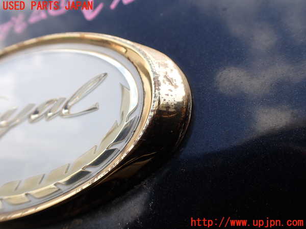 1UPJ-26941631]キャラバン コーチ(AEGE24)エンブレム1 (車体右側面につくもの) 中古_m0003.jpg