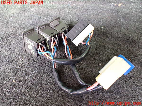 1UPJ-26946313]キャラバン コーチ(AEGE24)スイッチ8 (カーテン開閉) 中古_m0002.jpg