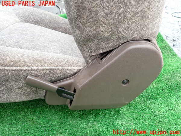 5UPJ-26947065]キャラバン コーチ(AEGE24)助手席シート 中古_m0004.jpg