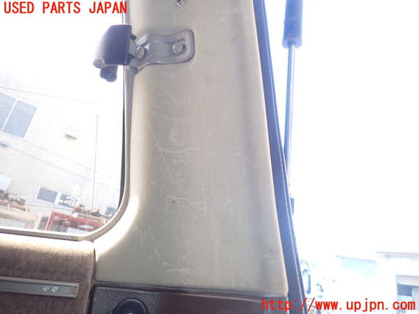 1UPJ-26947675]キャラバン コーチ(AEGE24)右リアピラートリム 中古_m0002.jpg