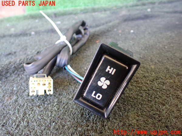 5UPJ-26956310]ハイラックスサーフ N130系 4ドア(LN130G)スイッチ5 リアエアコン 中古_m0001.jpg