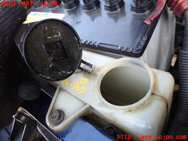 1UPJ-26956791]ハイラックスサーフ N130系 4ドア(LN130G)ウォッシャータンク1 中古_m0002.jpg