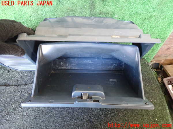 5UPJ-26957516]ハイラックスサーフ N130系 4ドア(LN130G)グローブボックス1 中古_m0003.jpg
