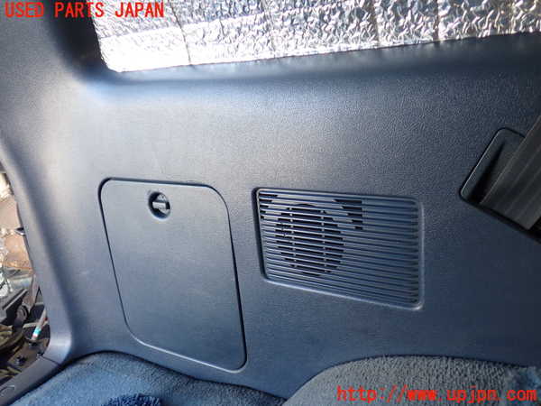 5UPJ-26957680]ハイラックスサーフ N130系 4ドア(LN130G)左リアピラートリム 中古_m0002.jpg