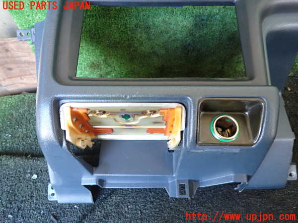 5UPJ-26957691]ハイラックスサーフ N130系 4ドア(LN130G)内装トリム類1 中古_m0002.jpg