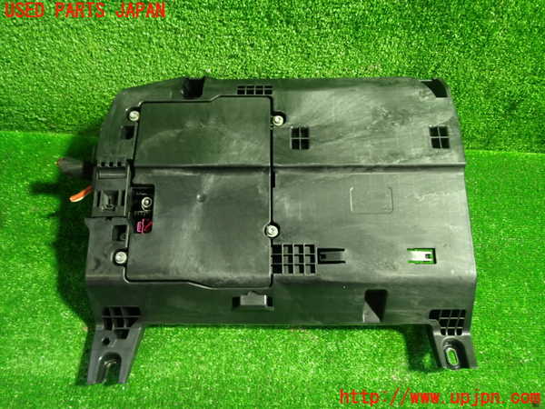 1UPJ-26986741]ベンツ A200 d セダン(177112)ヒューズボックス1 中古_m0001.jpg