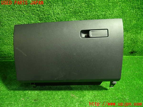 1UPJ-26987516]ベンツ A200 d セダン(177112)グローブボックス1 中古_m0001.jpg