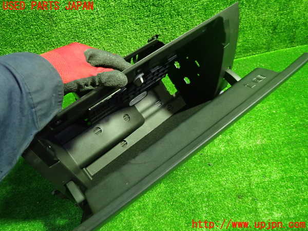 1UPJ-26987516]ベンツ A200 d セダン(177112)グローブボックス1 中古_m0004.jpg