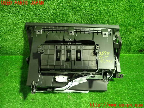 1UPJ-26987516]ベンツ A200 d セダン(177112)グローブボックス1 中古_m0005.jpg