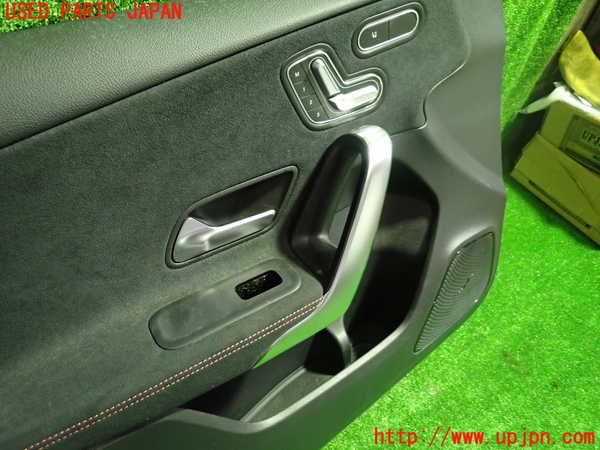 5UPJ-26981264]ベンツ A200 d セダン(177112)左前ドア内張り 中古_m0002.jpg