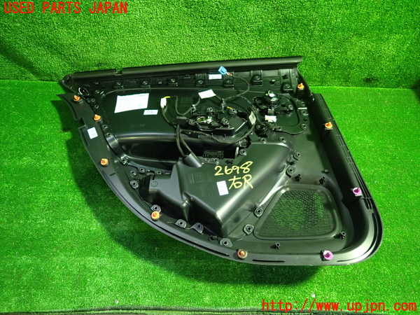 1UPJ-26981294]ベンツ A200 d セダン(177112)右後ドア内張り 中古_m0004.jpg