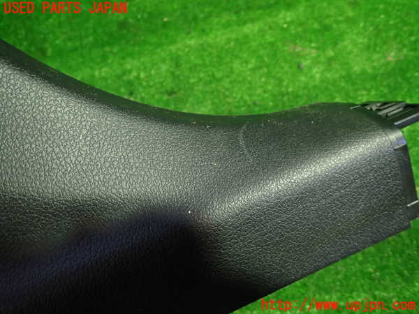 5UPJ-26987670]ベンツ A200 d セダン(177112)左センターピラートリム 中古_m0003.jpg