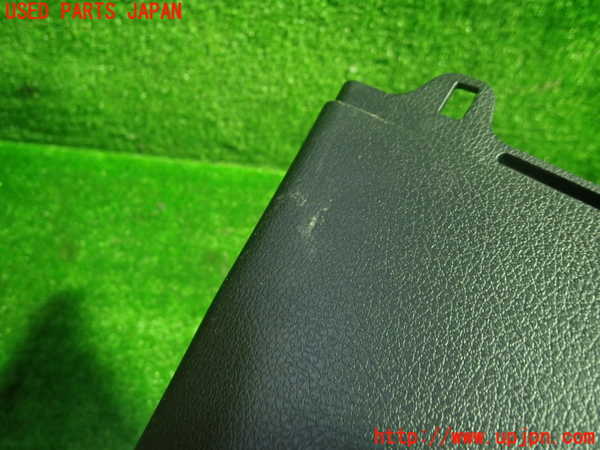 5UPJ-26987670]ベンツ A200 d セダン(177112)左センターピラートリム 中古_m0004.jpg