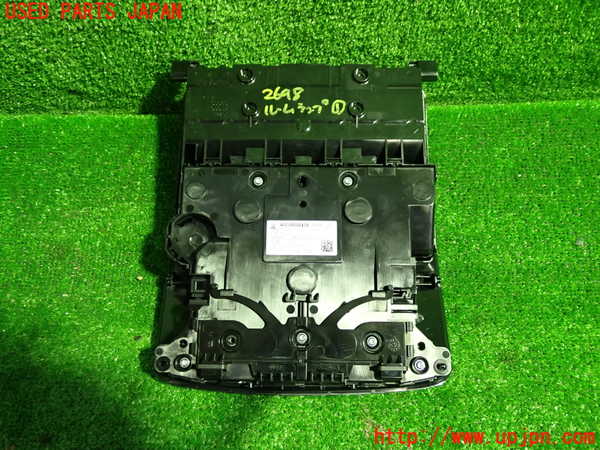 5UPJ-26986411]ベンツ A200 d セダン(177112)ルームランプ1 (１列目) 中古_m0003.jpg