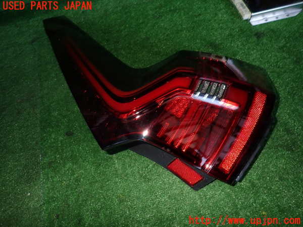 2UPJ-27001530]ボルボ・V90(PB420TMA)右テールランプ 中古_m0001.jpg