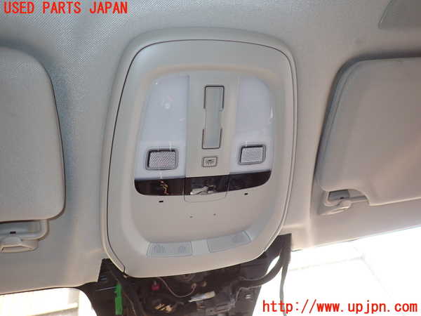 2UPJ-27006411]ボルボ・V90(PB420TMA)ルームランプ1 (1列目真中) 中古_m0001.jpg