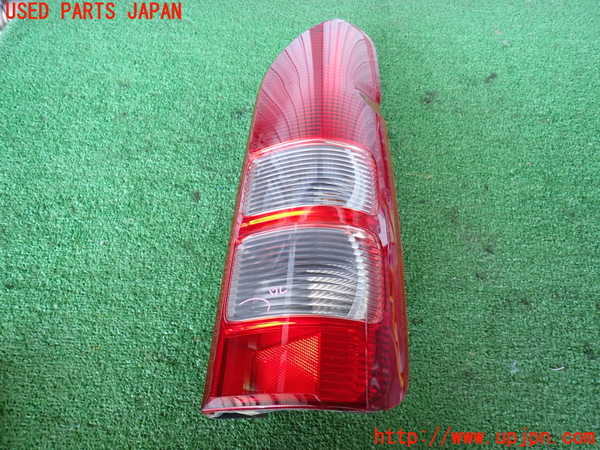 2UPJ-27011530]ハイエースバン200系(KDH206V)右テールランプ 中古_m0001.jpg