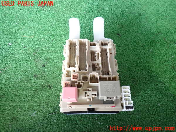2UPJ-27016741]ハイエースバン200系(KDH206V)ヒューズボックス1 中古_m0001.jpg