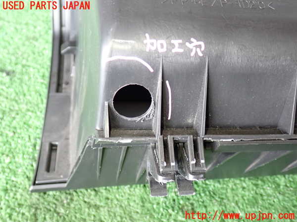 5UPJ-27017516]ハイエースバン200系(KDH206V)グローブボックス1 中古_m0004.jpg