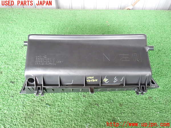 5UPJ-27017516]ハイエースバン200系(KDH206V)グローブボックス1 中古_m0005.jpg