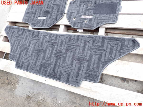2UPJ-27017800]ハイエースバン200系(KDH206V)フロアマット 中古_m0003.jpg