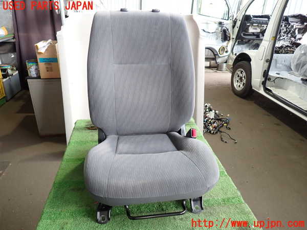 2UPJ-27017035]ハイエースバン200系(KDH206V)運転席シート 中古_m0001.jpg
