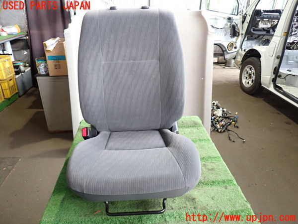 5UPJ-27017065]ハイエースバン200系(KDH206V)助手席シート 中古_m0001.jpg
