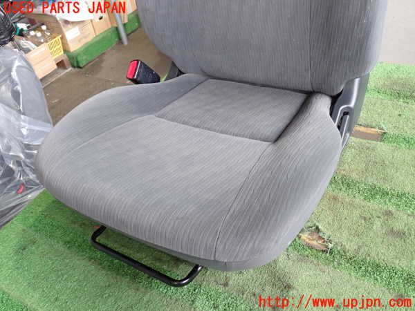 5UPJ-27017065]ハイエースバン200系(KDH206V)助手席シート 中古_m0002.jpg