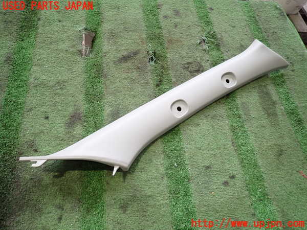 2UPJ-27017655]ハイエースバン200系(KDH206V)右フロントピラートリム 中古_m0001.jpg