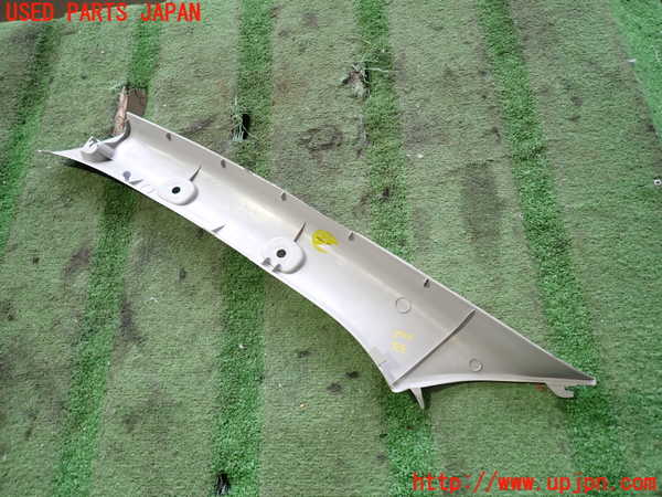 2UPJ-27017655]ハイエースバン200系(KDH206V)右フロントピラートリム 中古_m0002.jpg