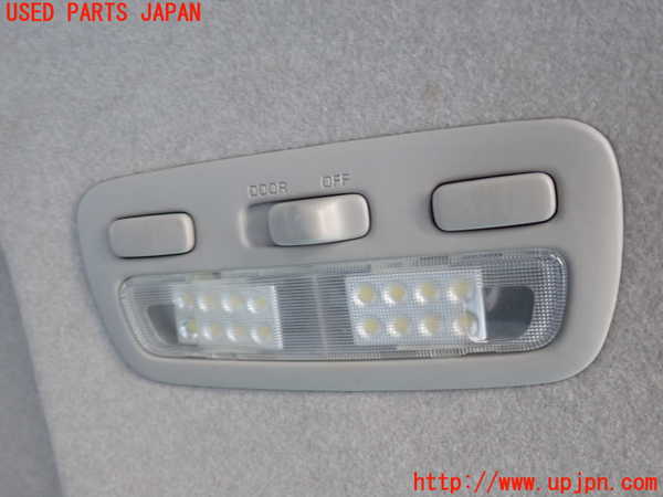 2UPJ-27016411]ハイエースバン200系(KDH206V)ルームランプ1 (真中 1列目) 中古_m0001.jpg