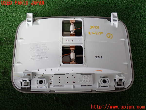 2UPJ-27016412]ハイエースバン200系(KDH206V)ルームランプ2 (真中 2列目) 中古_m0002.jpg