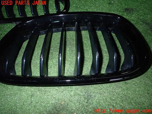 2UPJ-27021050]BMW M135i(1B30)(F20)ラジエターグリル 中古_m0002.jpg
